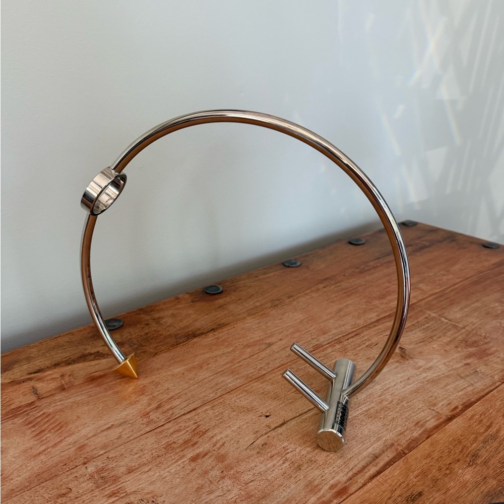 Modern Silver Metal Wine Bottle Holder